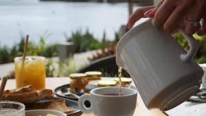 Cook's Bay Hotel & Suites的酒水
