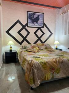a bedroom with a bed with a picture on the wall at Apartamento Casa Betty Salento. in Salento
