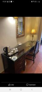 a desk in a room with a lamp and a mirror at فندق و سبا بورتو مارينا in El Alamein