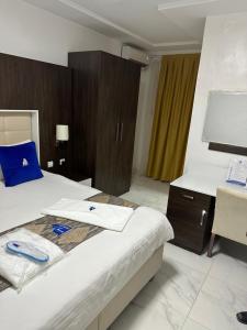 Hôtel Esma Nouadhibou客房内的一张或多张床位