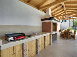 Fotografie z fotogalerie ubytování Holiday Home in Rojnici with Private Pool v destinaci Barban