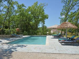 Πισίνα στο ή κοντά στο Villa in Montauroux with Pool and Forest Views
