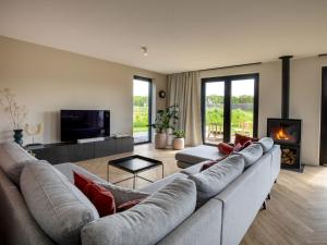 TV a/nebo společenská místnost v ubytování Beautiful villa with spacious garden