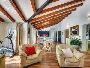 Ruang duduk di Villa in Rovinj with Pool & Bubble Bath