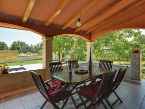 Μπαλκόνι ή βεράντα στο Villa in Peroj with Private Pool & Near Beach