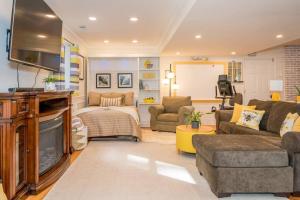 a living room with a couch and a tv at The Honey Suite & Spa in Westminster