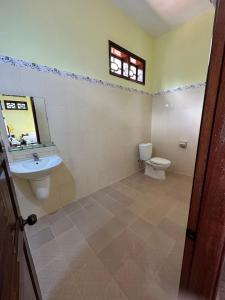 ห้องน้ำของ A Little Home Mang Den