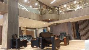 Ruang duduk di Hotel Grand Galaxy