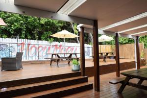 Balkón nebo terasa v ubytování Hoey Moey Backpackers
