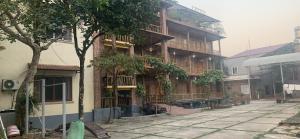 a building with balconies on the side of a street at Nhà hàng-Khách sạn Hồ Núi Đính in Ninh Binh