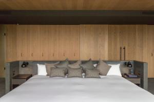 Postel nebo postele na pokoji v ubytování HOTEL CANATA KYOTO
