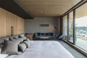 Postel nebo postele na pokoji v ubytování HOTEL CANATA KYOTO