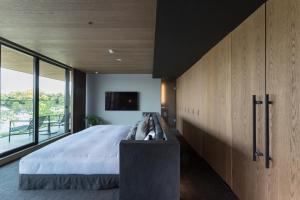 Postel nebo postele na pokoji v ubytování HOTEL CANATA KYOTO