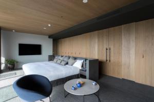 Postel nebo postele na pokoji v ubytování HOTEL CANATA KYOTO