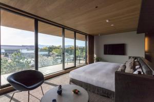 Postel nebo postele na pokoji v ubytování HOTEL CANATA KYOTO