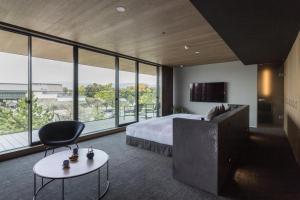 Postel nebo postele na pokoji v ubytování HOTEL CANATA KYOTO