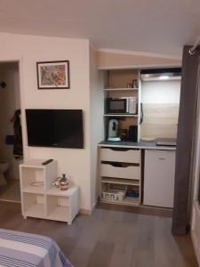 a small room with a desk and a microwave at petit studio a la campagne , prévenir entre 3 et 4 heures avant l'arrivée in Gonfaron