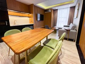 A kitchen or kitchenette at Ironwood Hotel