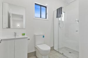 a bathroom with a toilet and a sink and a shower at Mittagong Caravan Park in Mittagong
