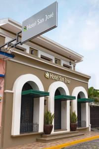 ein Hotelgebäude in der Unterkunft Hotel San Jose, Matagalpa. in Matagalpa