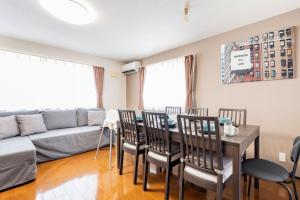 Χώρος καθιστικού στο FUJIMI TOWN HOUSE