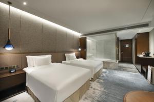 Krevet ili kreveti u jedinici u objektu Grand Barony Qingdao Airport Hotel