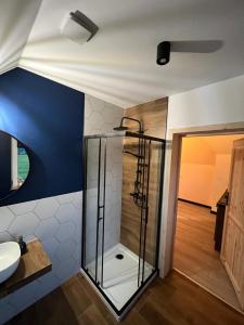 a bathroom with a shower and a sink at Anielski Apartament z prywatną balią in Szaflary +14 photos