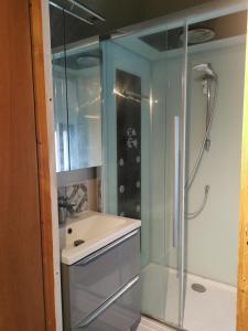 a bathroom with a shower and a sink at Au bon endroit -- Chambre chez l'habitant -- Via Rhona 