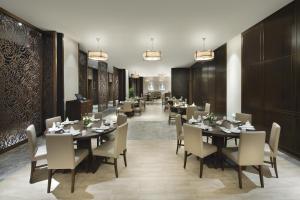 Restoran ili neka druga zalogajnica u objektu Grand Barony Qingdao Airport Hotel