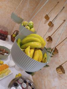 a basket of bananas and other fruits on a counter at Hotel Palacio de la Magdalena in Soto del Barco