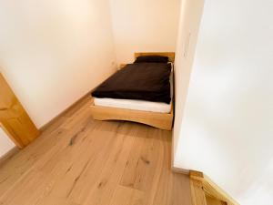 Tempat tidur dalam kamar di BodenSEE Apartment Allgäu Alpenblick