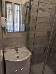 Koupelna v ubytování Angy's Rooms