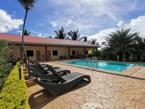 Piscina di SBG Resort Lambug o nelle vicinanze