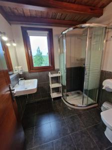 Koupelna v ubytování Agroturismo Argoin Txiki + 28 fotografií