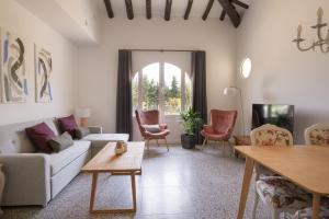 a living room with a couch and chairs and a table at Torre Chiguita in Tarazona de Aragón