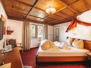 a bedroom with a large bed in a room at Hotel Kristall - Adults Only in Gerlos