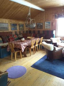 a living room with a dining table and chairs at Vemdalsskalsgården in Vemdalen