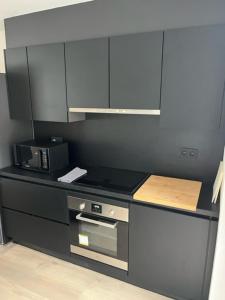 Кухня или мини-кухня в Appartement 2 slaapkamers Orly 1
