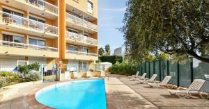 Bazén v ubytování Résidence Pierre & Vacances La Rostagne nebo v jeho okolí