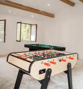a pool table in a living room with a pool table at Château Lamothe in Baziège