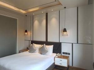 Voodi või voodid majutusasutuse Udman Hotel Greater Noida toas