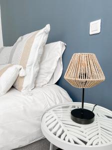 a table with a lamp on top of a bed at Ch&acirc;teau Lamothe in Bazi&egrave;ge
