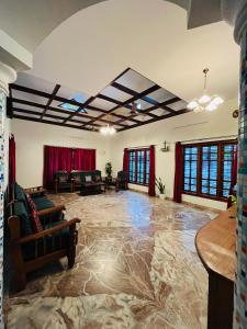 Χώρος καθιστικού στο Spacious 3-Bedroom Private Villa in Mangalore - Ideal Getaway for Family and Friends