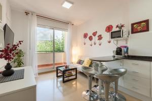 a kitchen and living room with a table and chairs at La Cantonada in Sant Pere de Ribes