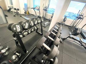 Fitness centrum a/nebo fitness zařízení v ubytování Goldfinger yksiö merinäköalalla 7 krs