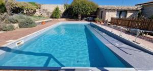Bazén v ubytování B&B Etico La Casa di Toti nebo v jeho okolí