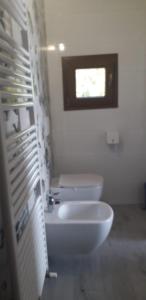 two white sinks in a bathroom with a window at Agriturismo Cascina Lert in Marone
