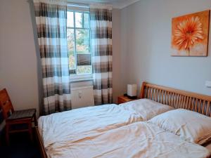 a bedroom with a bed and a window at Appartmenthaus Ostseestrand in Kühlungsborn