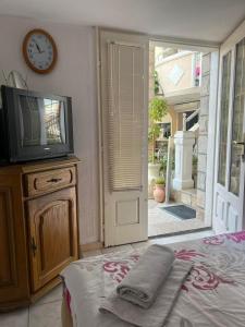 a bedroom with a tv on a dresser and a bed at Apartments Moracanin in Sutomore