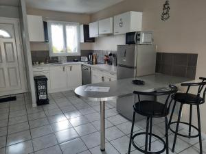 Kuchnia lub aneks kuchenny w obiekcie La Maison LOLA